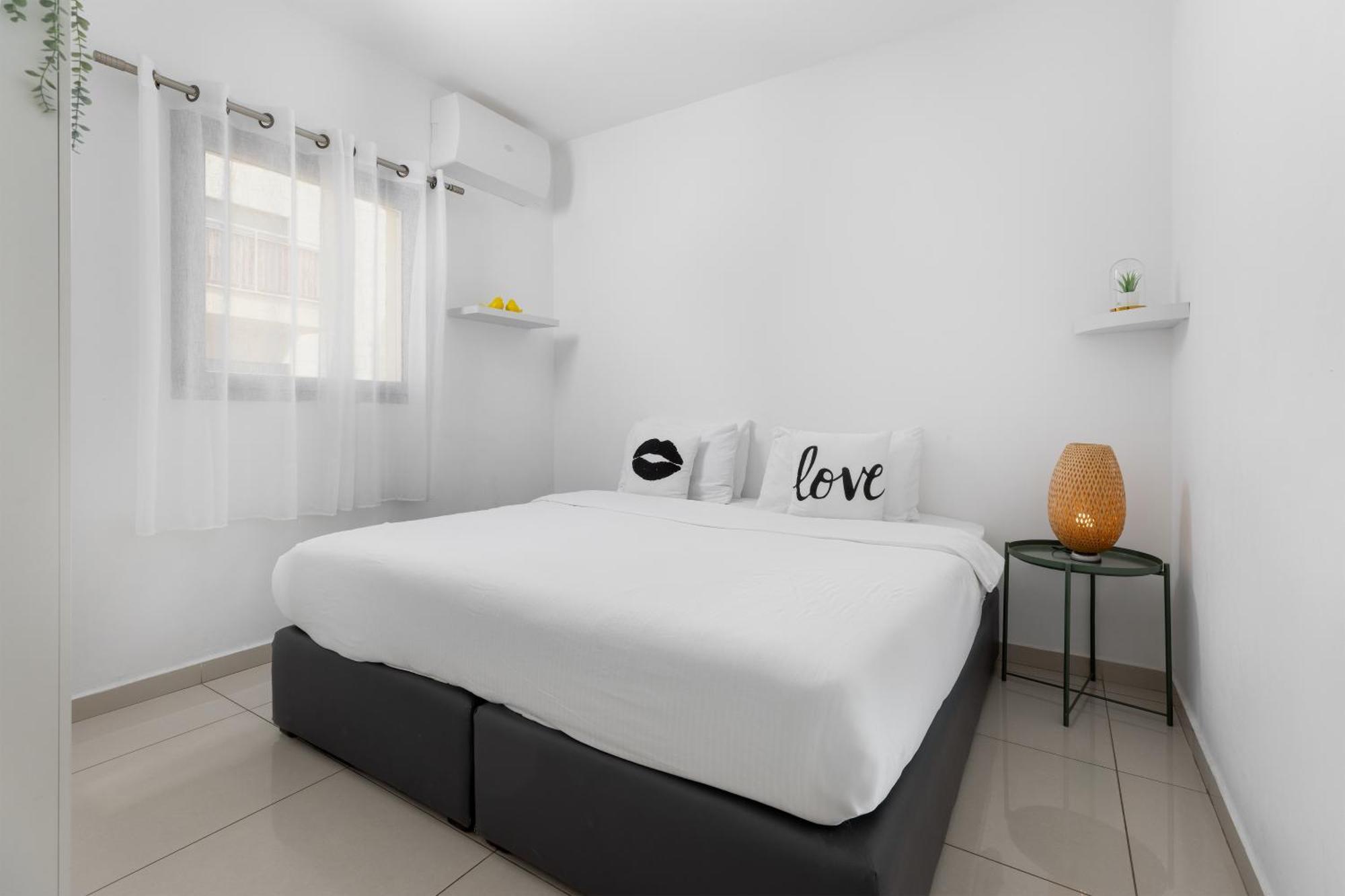 Melony Apartments Yam Suf Street Ейлат Екстер'єр фото